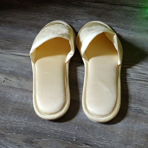 Vintage  Vanity Fair ivory slippers  Sz M  Sz 6.5-7.5 - Picture 4 of 6